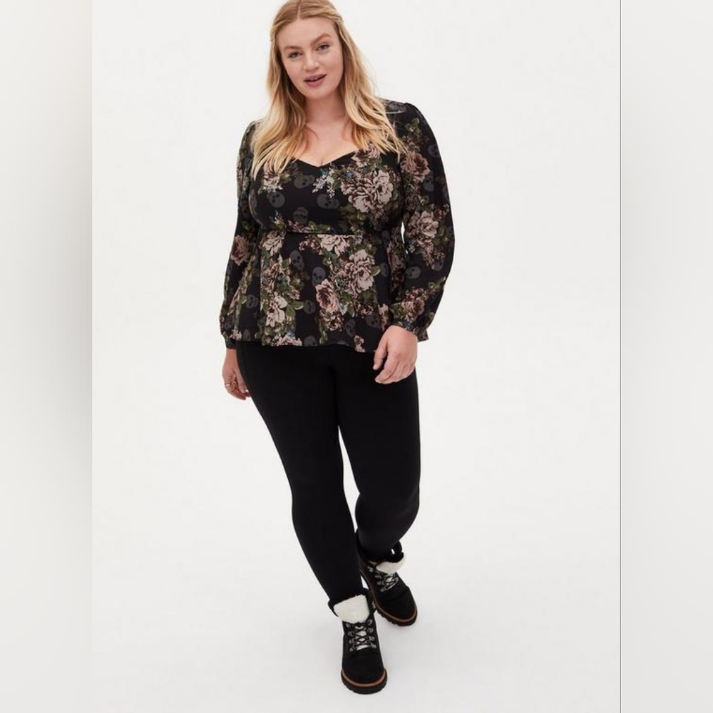 NWT Torrid 2 Peplum Crepe Sweetheart Neck Top